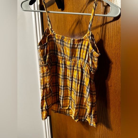 No Boundaries Yellow Plaid Crop Top - Picture 2 of 3
